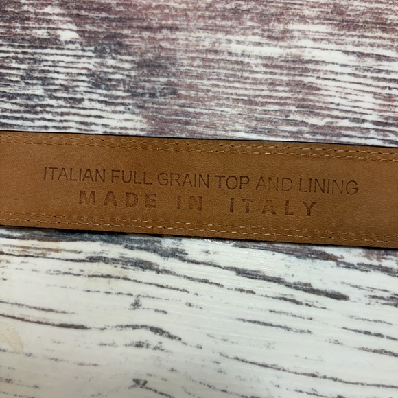 Elegant Brown Italian Leather Belt with Gold Buckle - Picture 3 of 6